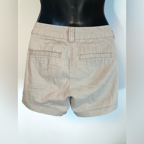 Vintage J. Crew 3” Khaki Cotton Favorite Fit Shorts Size 2 - Picture 4 of 5